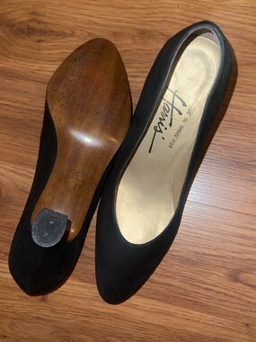 Vintage Harris Black Suede Pumps 6.5 B Made in Spain Leather Sole